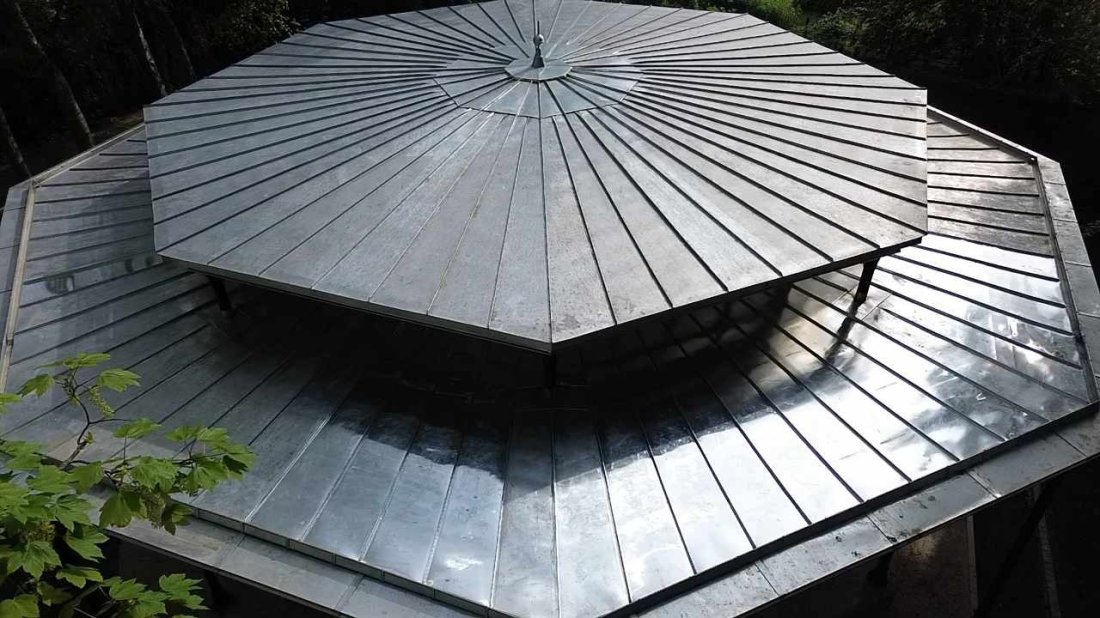 Kiosque zinc gironné