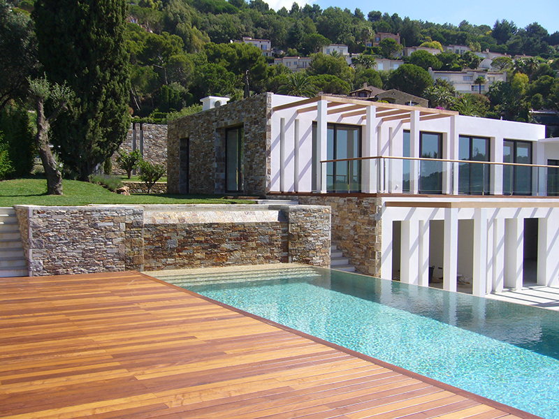 Création et installation de pergola en bois près de Mouans-Sartoux