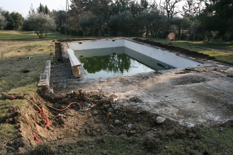 Aménagement d'un contour de piscine