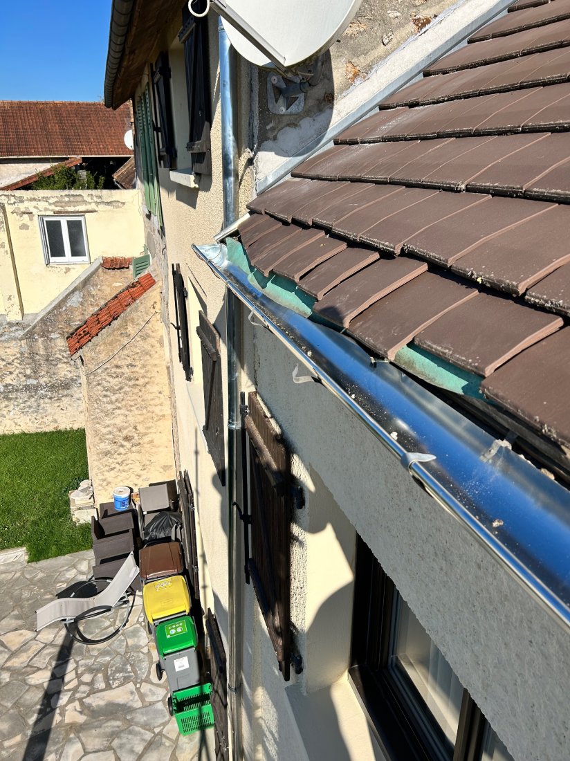 Gouttière zinc et descente