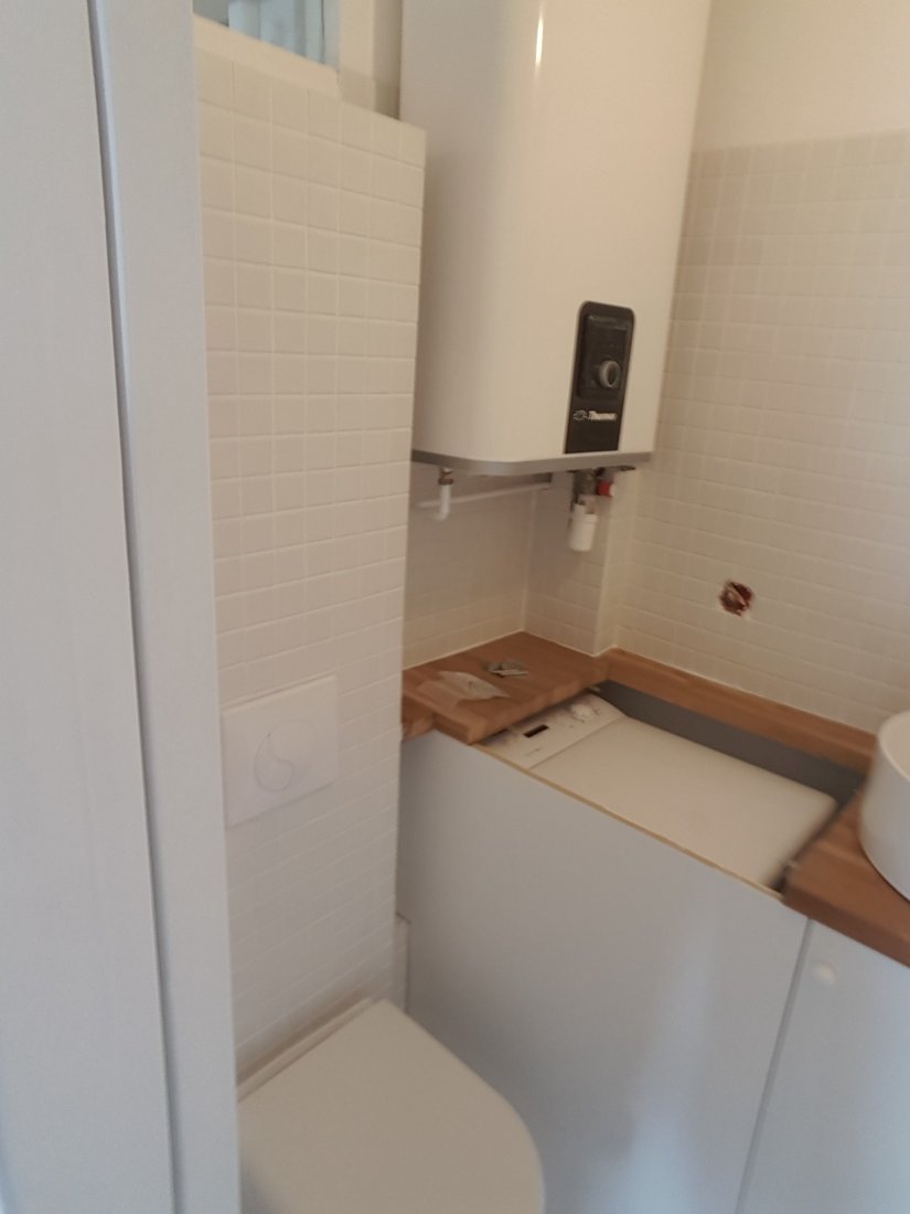 Installation chauffe-eau cagibi