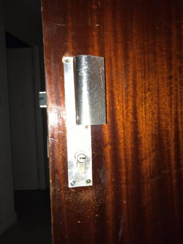 Ouverture de porte claquée sans dégâts en pleine nuit