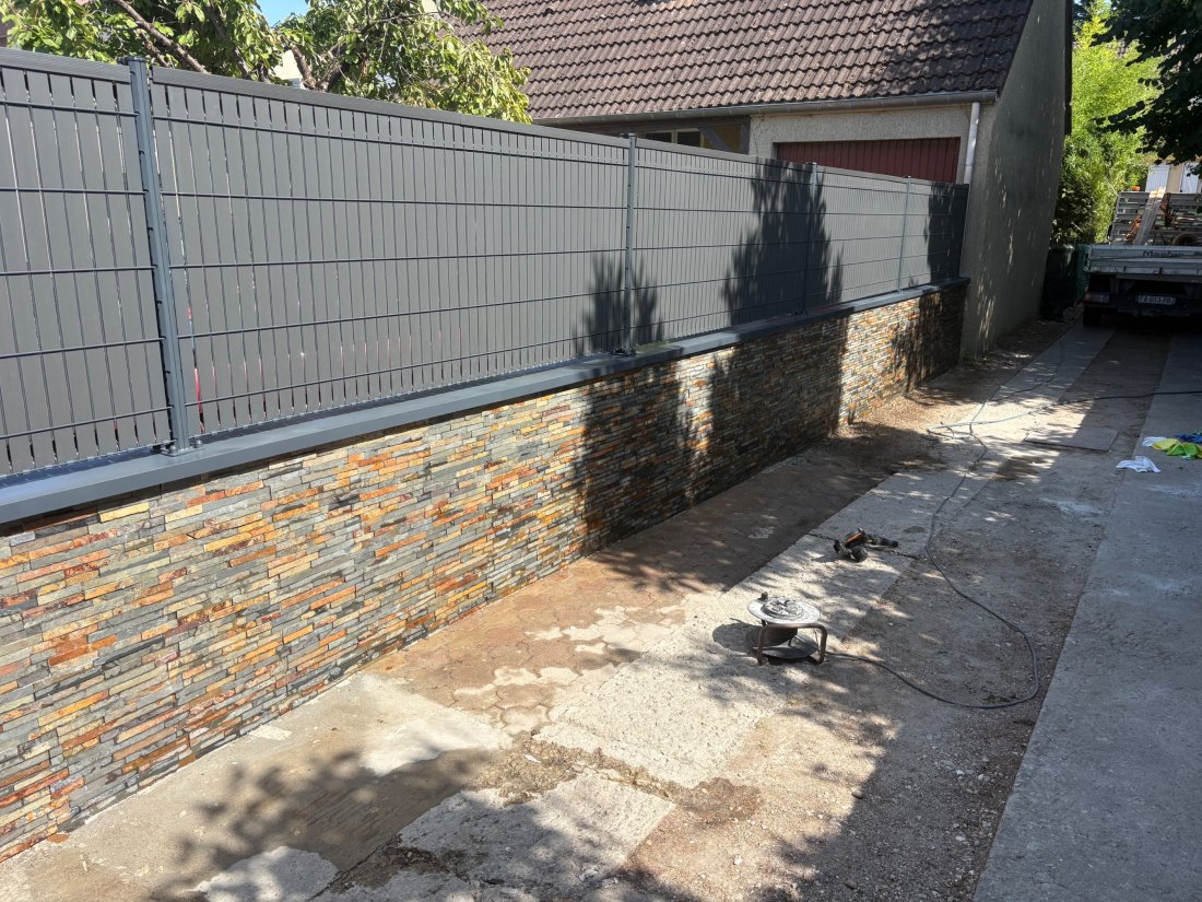 Muret parpaing et clôture