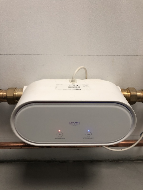 Installation de détecteur de fuites d'eau connecté