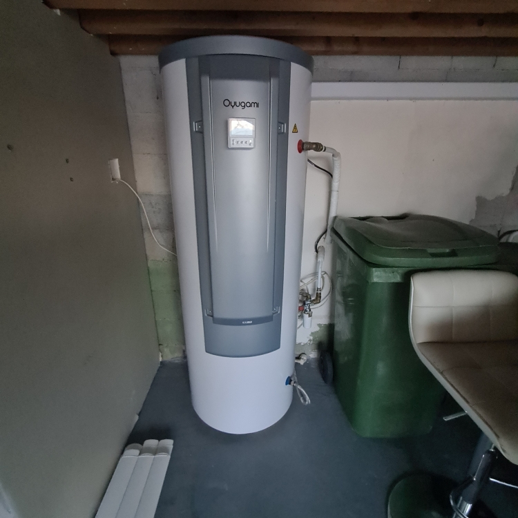 Pose chauffe-eau thermodynamique aux Aubagnens