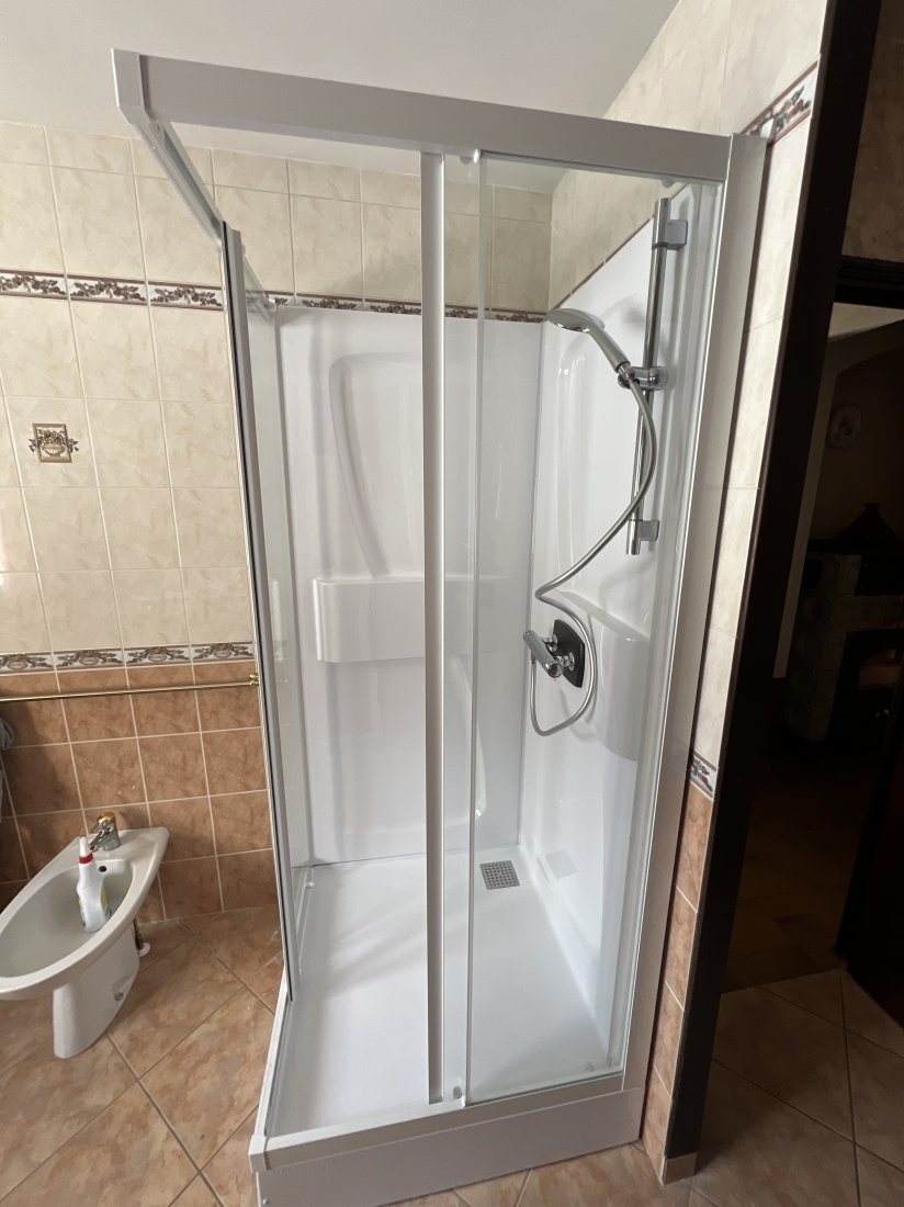 Installation cabine de douche moderne