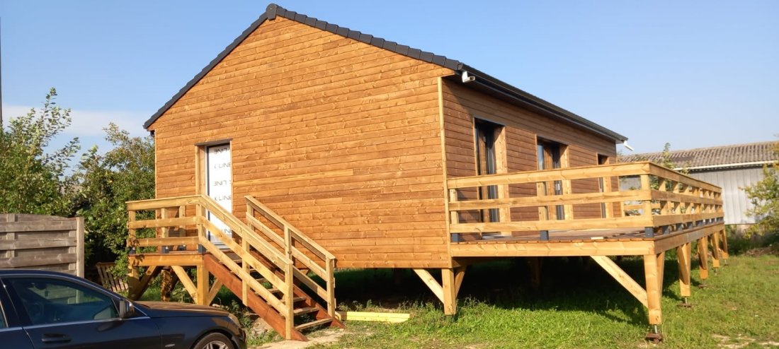 Maison bois contemporaine, terrasse suspendue