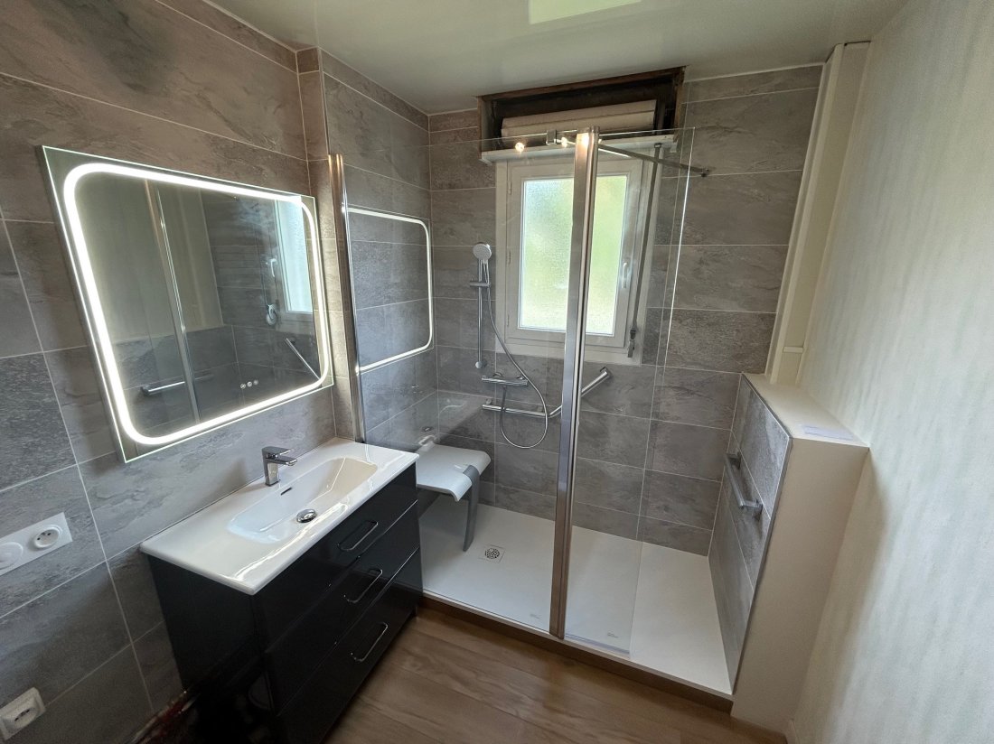 Salle de bains accessible