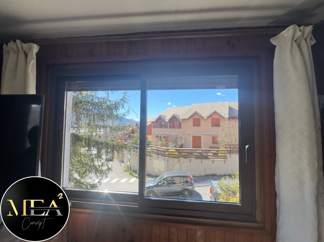 Baies coulissantes aluminium avec volets solaires à Embrun