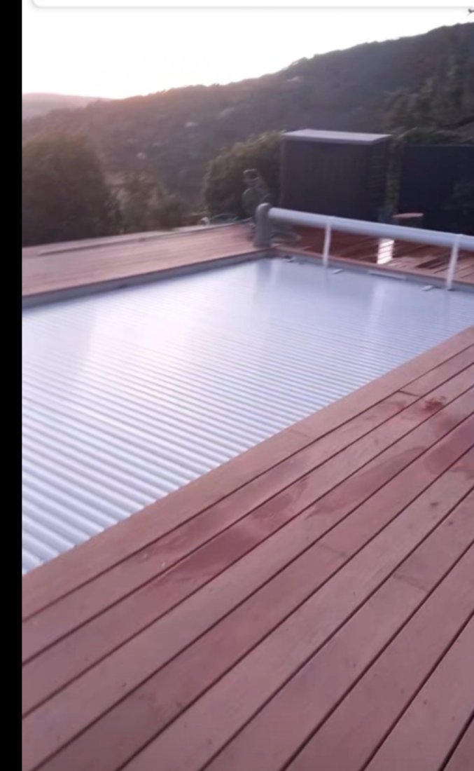 Terrasse contour de piscine 