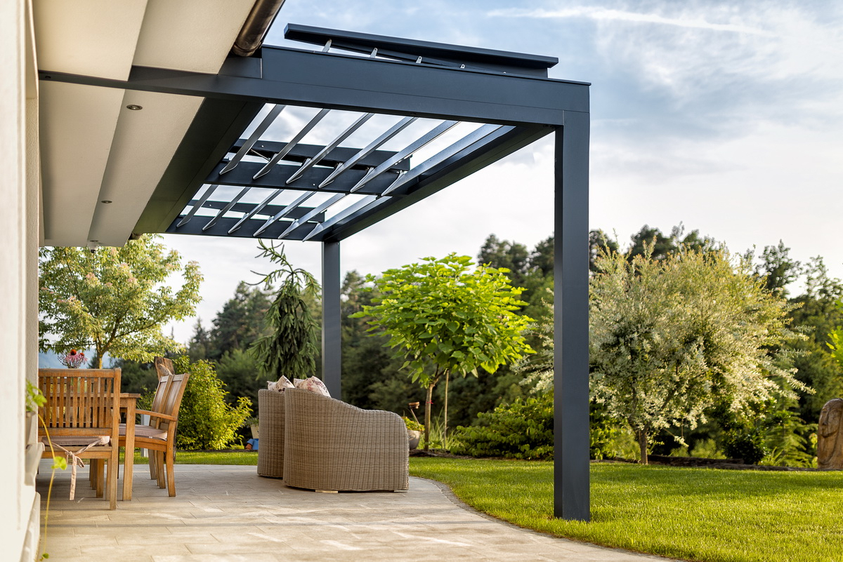 Pergola bioclimatique : quelle résistance face au vent ?